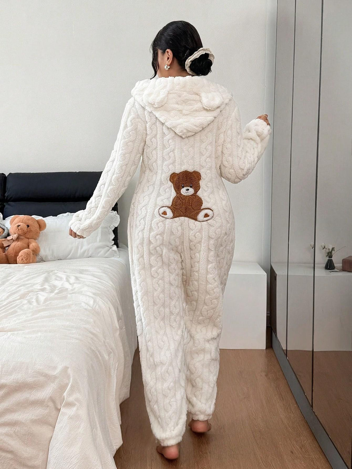 TEDDY Cozy Bear Onesie, White, back with bear